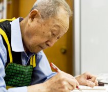 85岁老嗲嗲成“自考达人” 23年考过14门