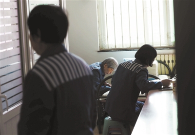 北京女子监狱5年对270余罪犯扫盲 13人通过自考考试(图)